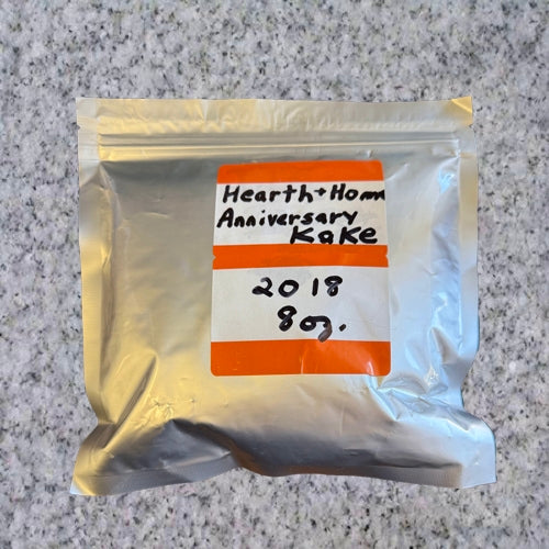 Hearth & Home Anniversary Kake 8oz 2018 - C